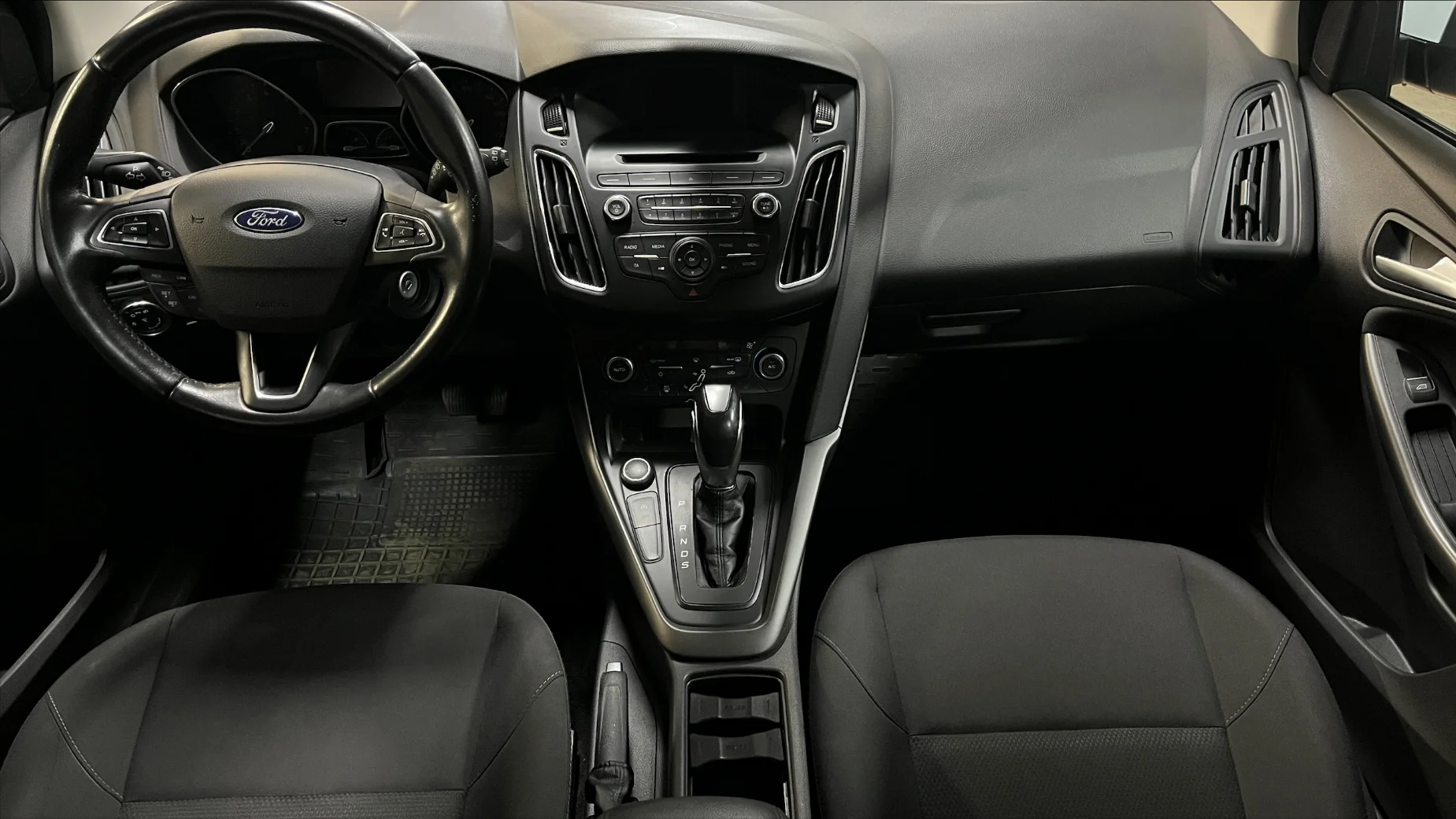 Ford Focus photo