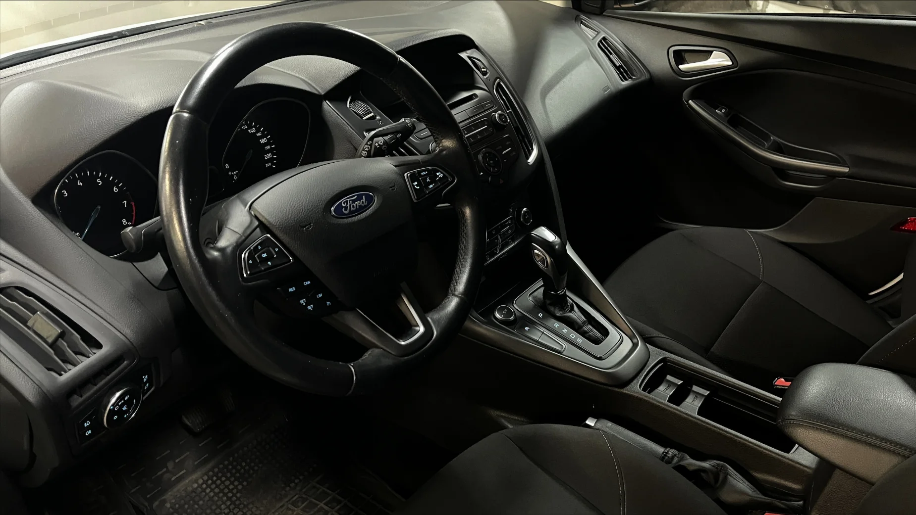 Ford Focus photo