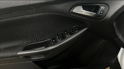 Ford Focus photo-9