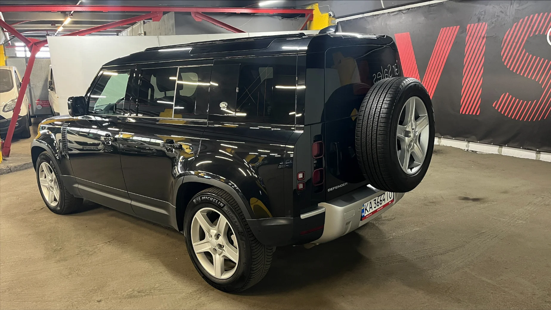 Land Rover Defender photo