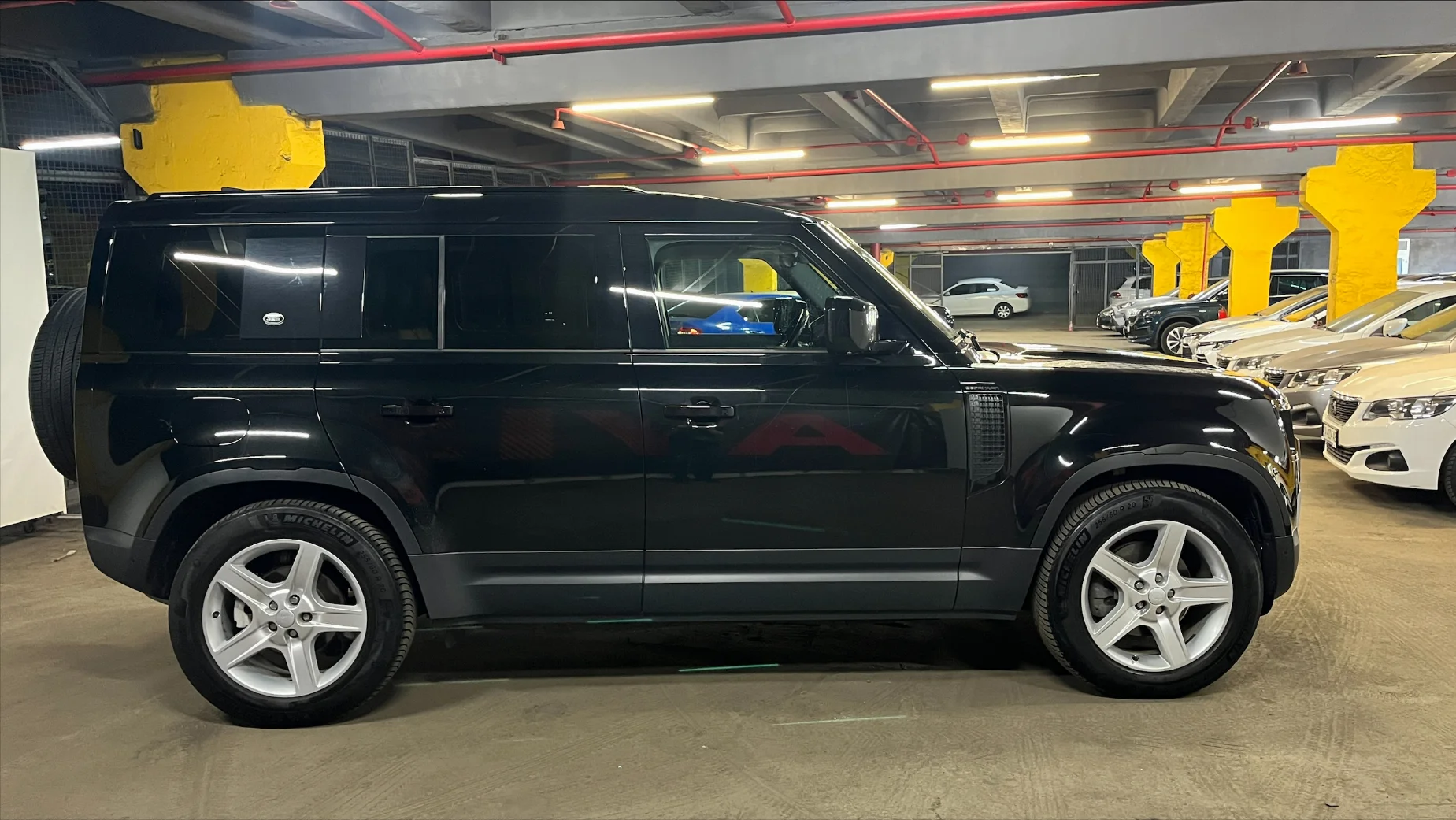 Land Rover Defender photo