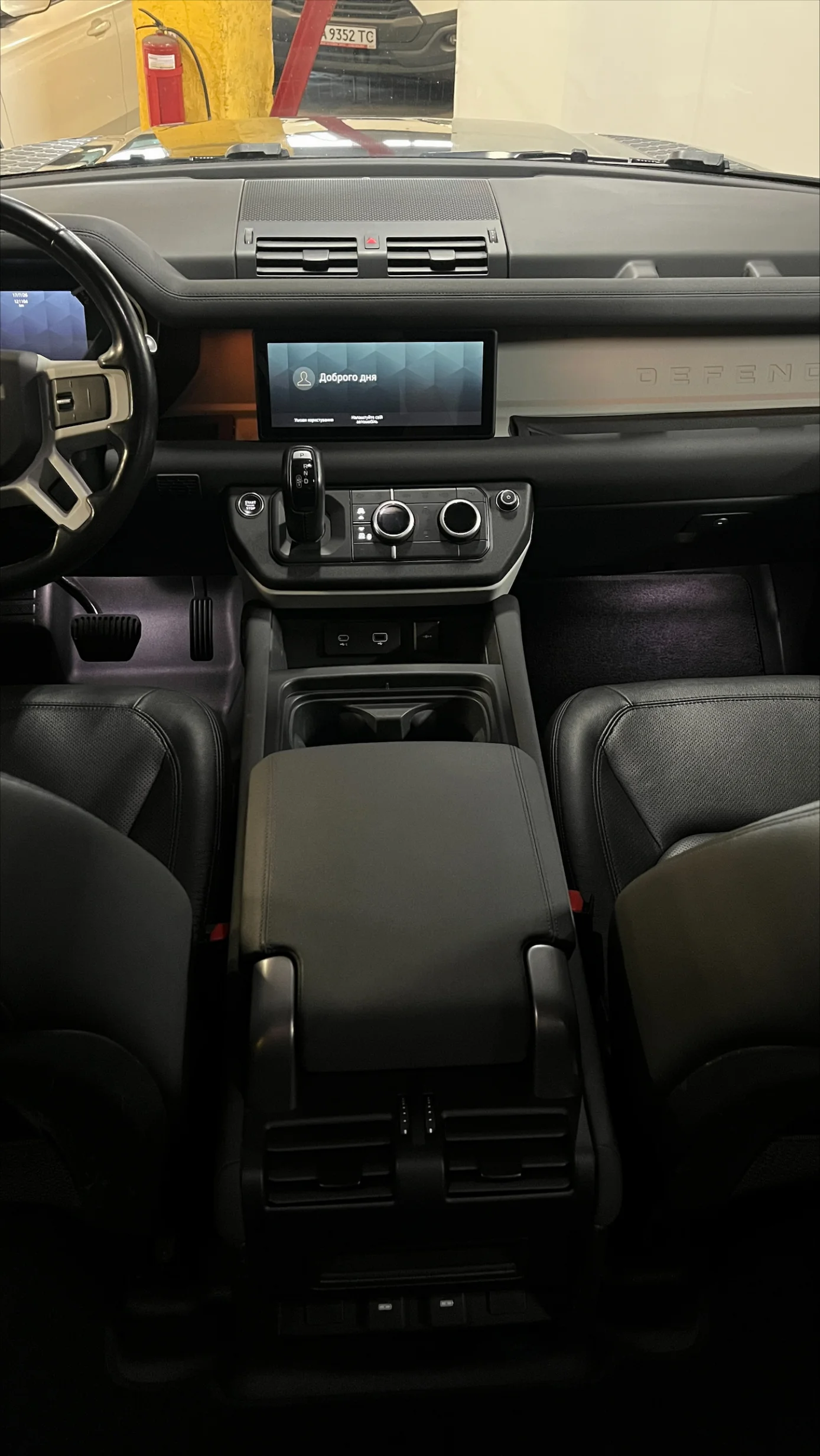 Land Rover Defender photo