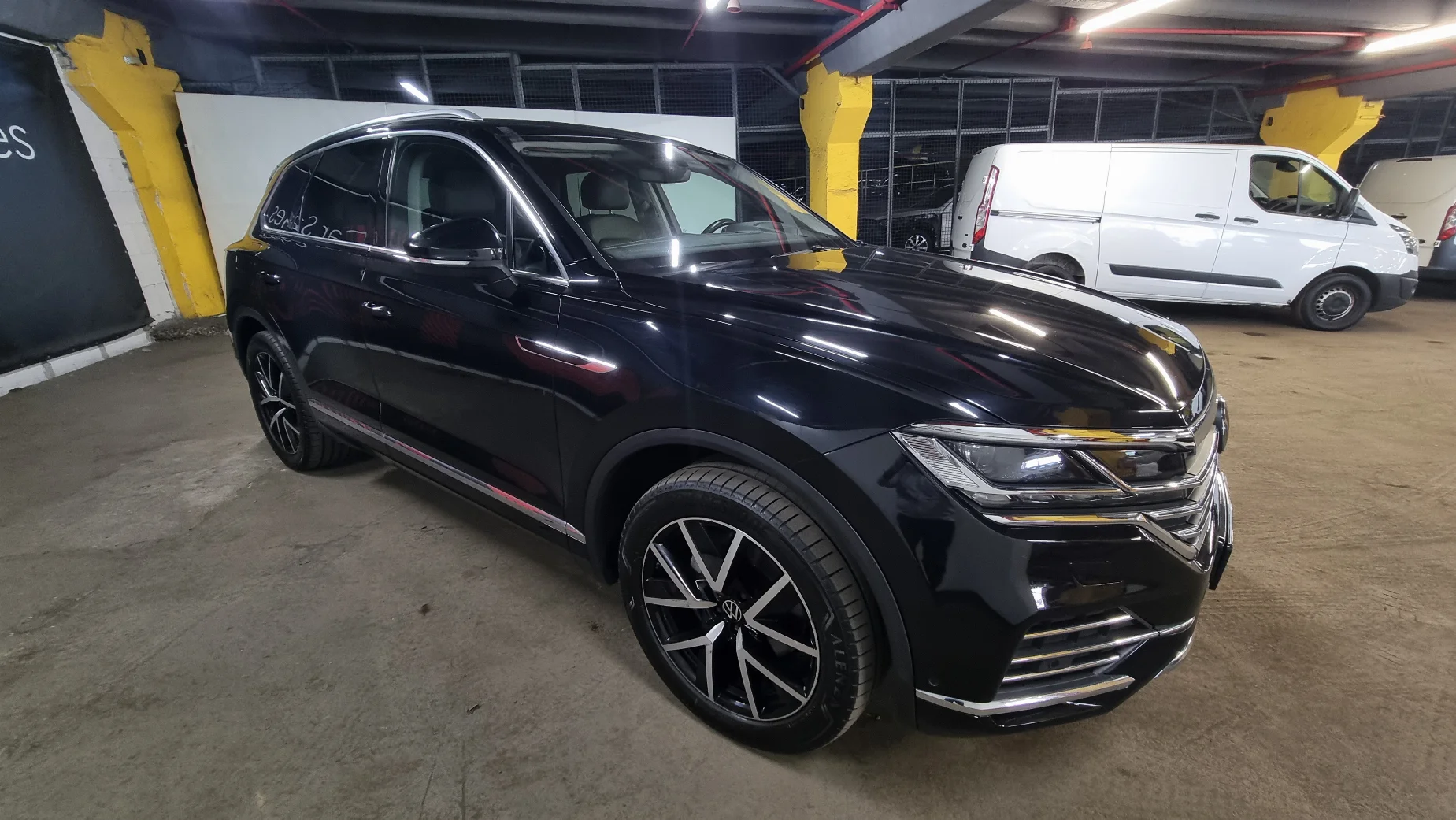 Volkswagen Touareg photo