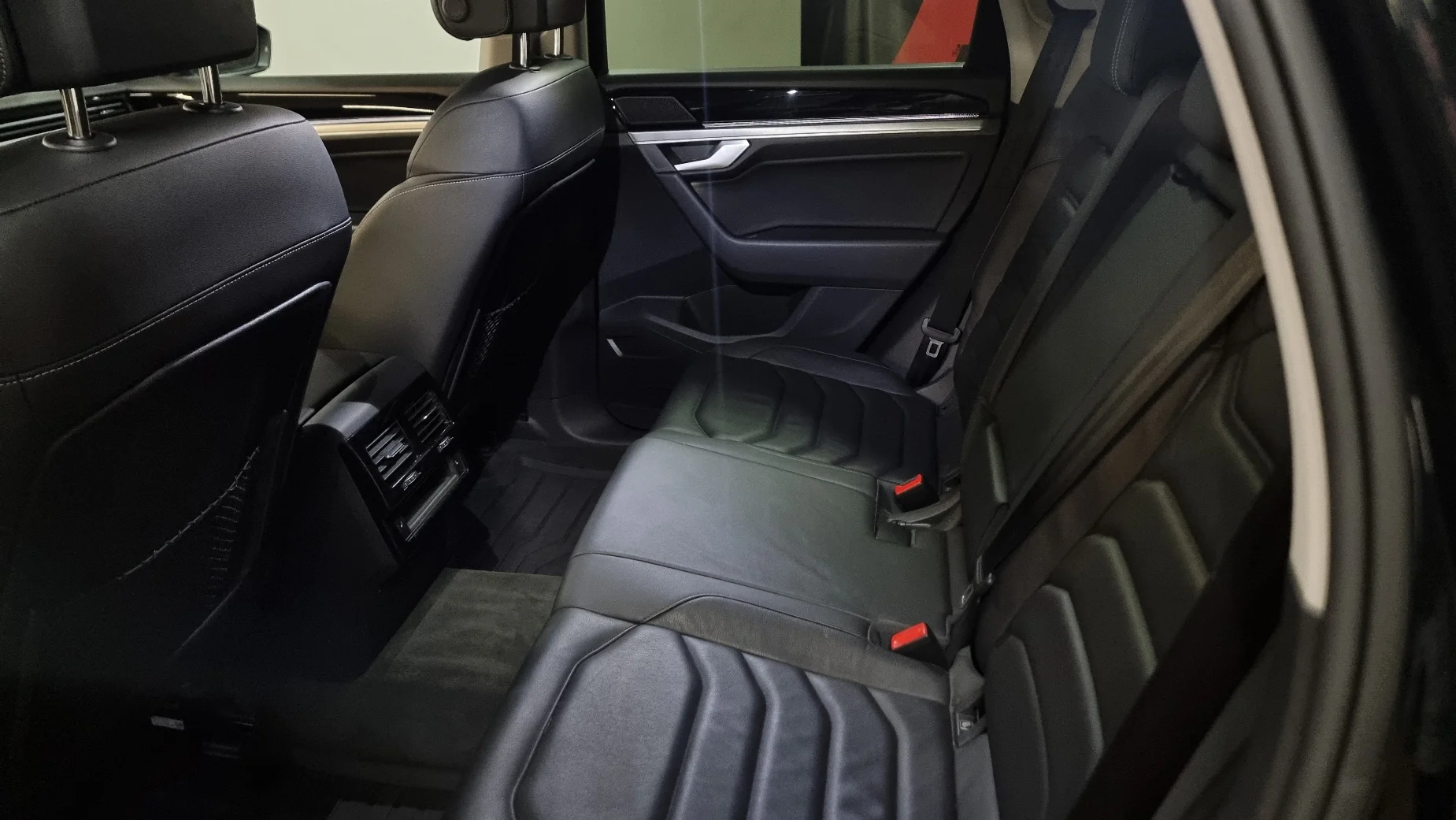 Volkswagen Touareg photo