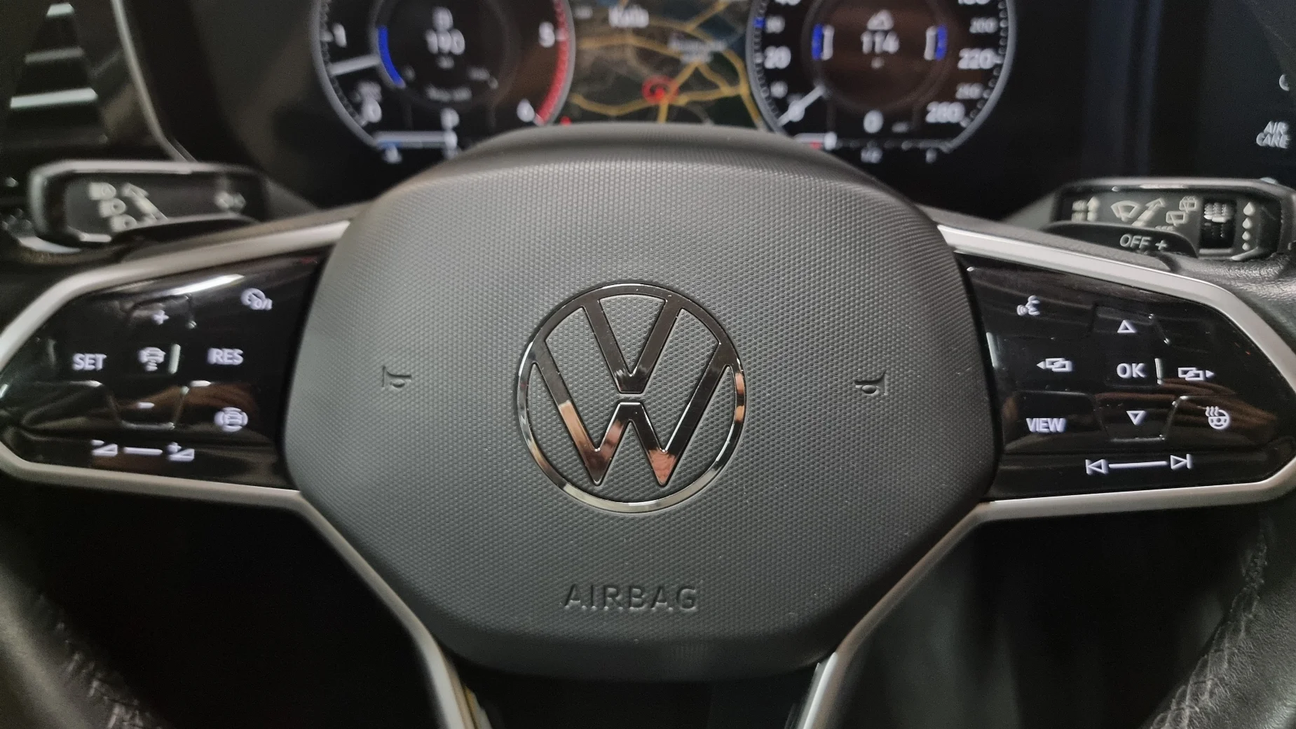 Volkswagen Touareg photo