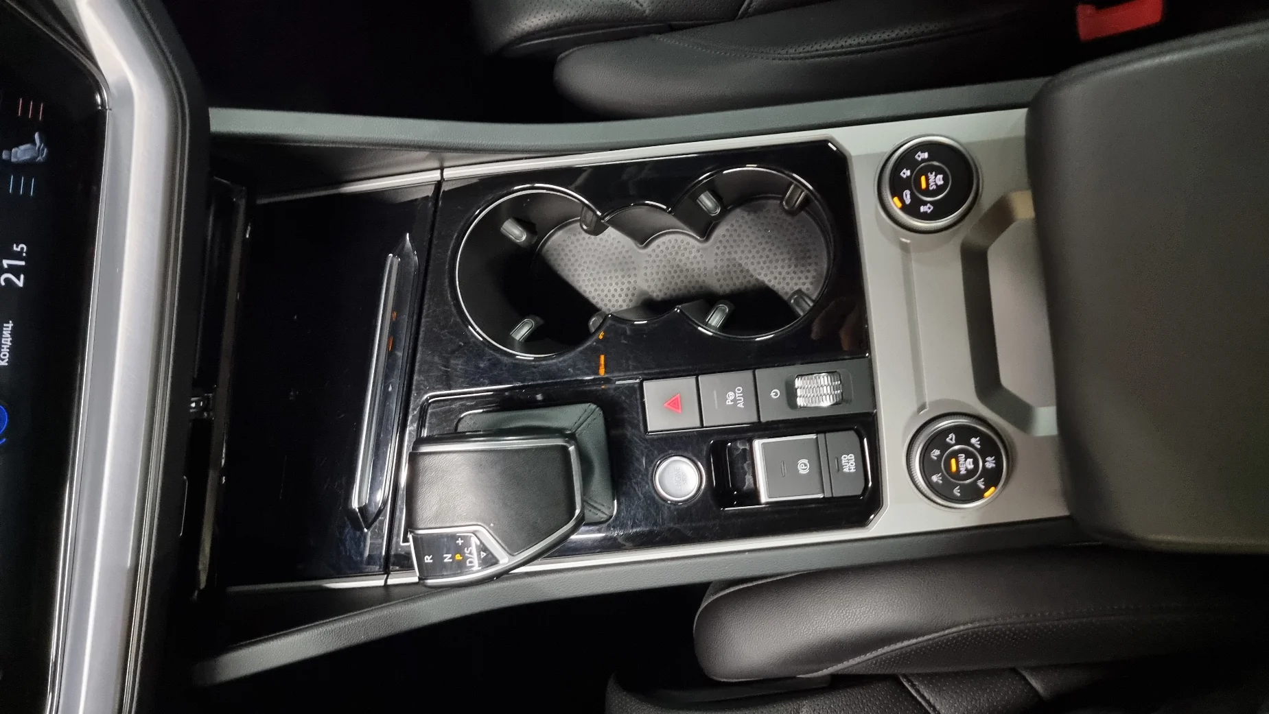 Volkswagen Touareg photo