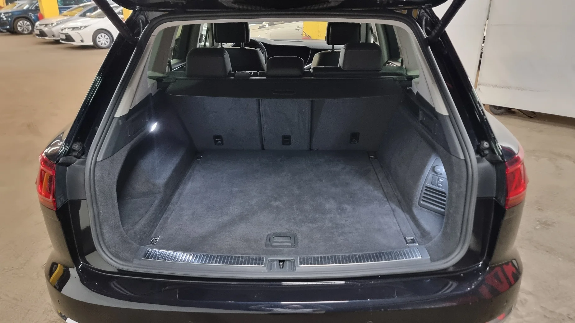 Volkswagen Touareg photo