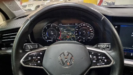 Volkswagen Touareg photo-13