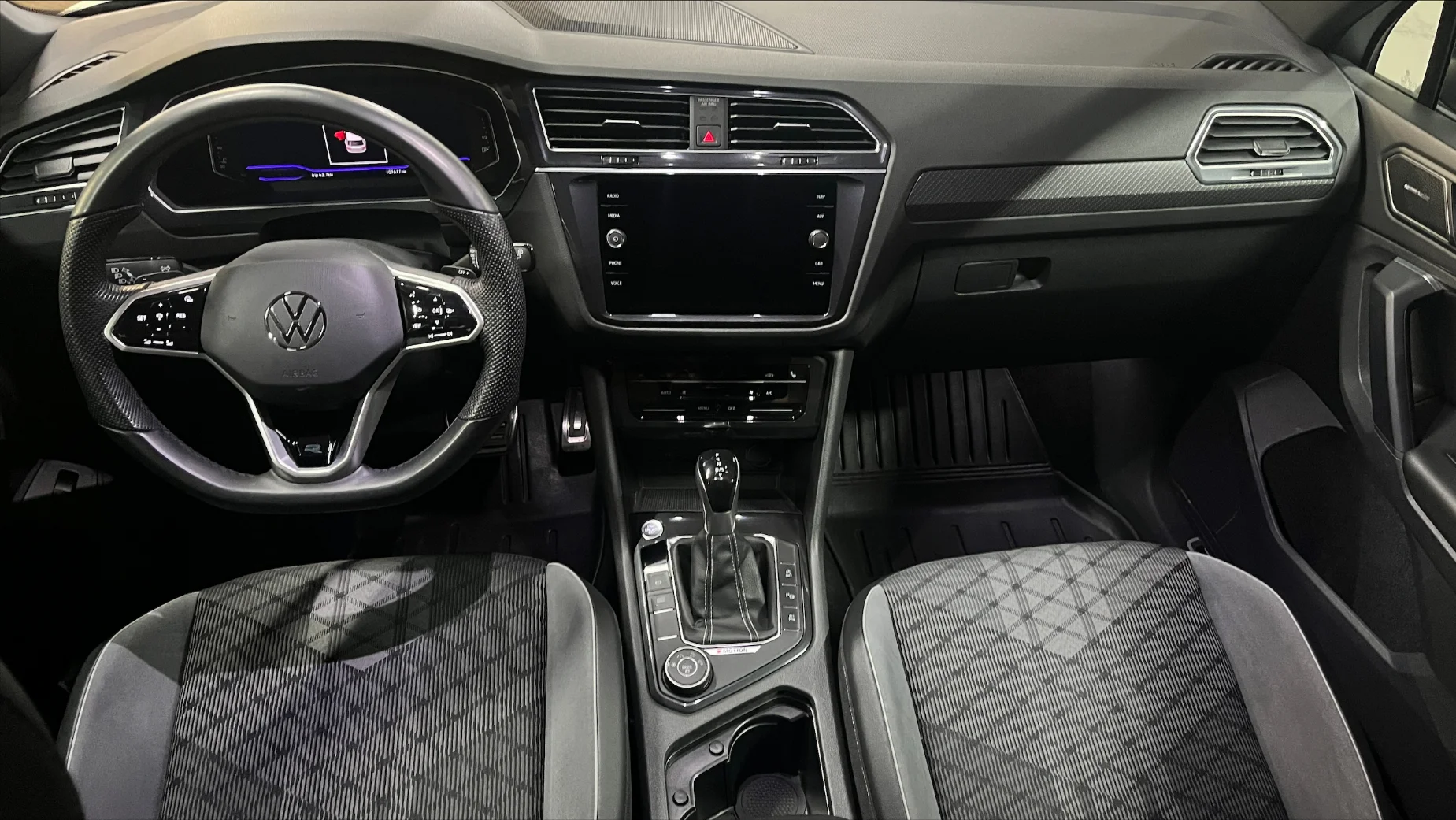 Volkswagen Tiguan photo