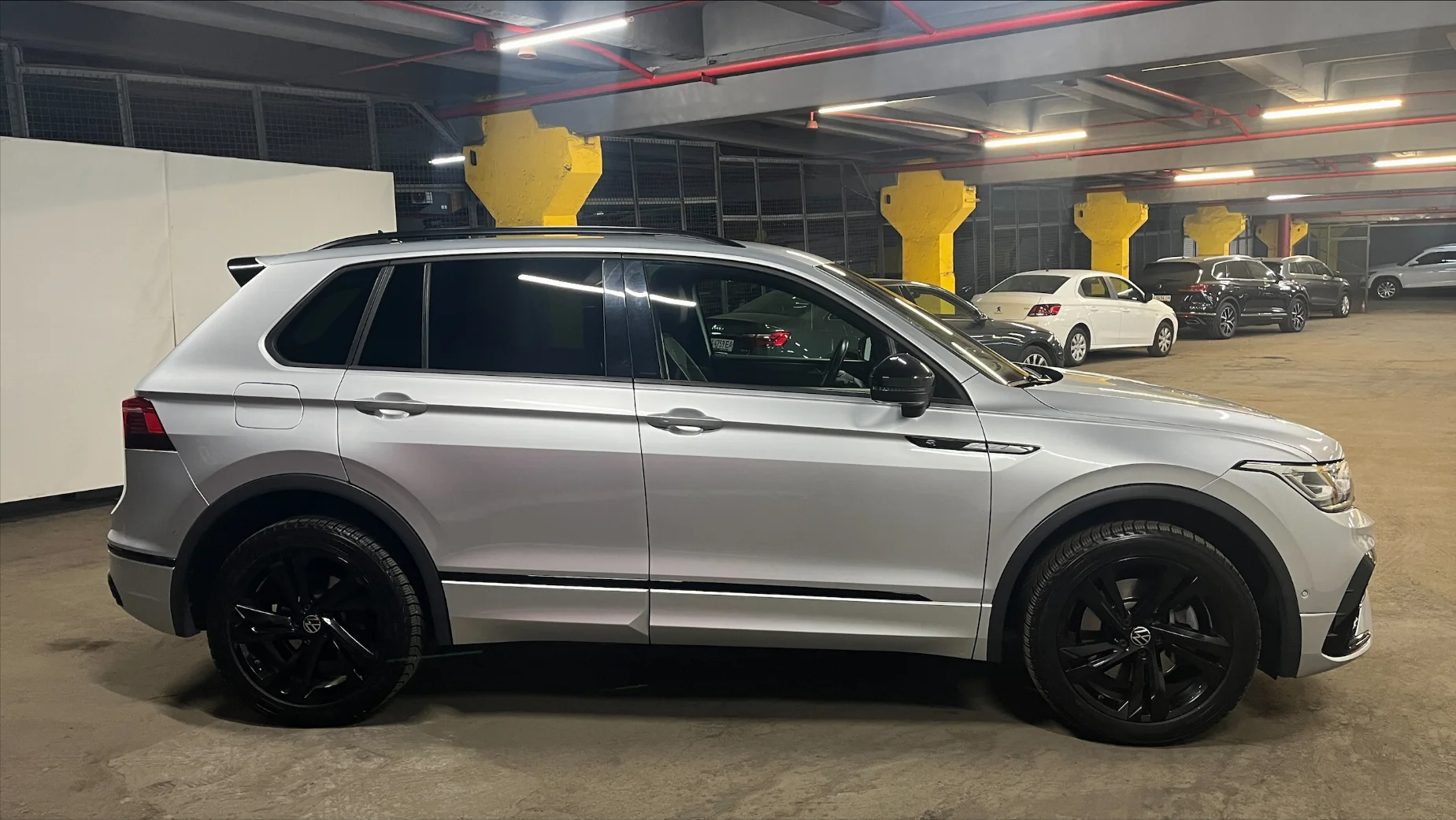 Volkswagen Tiguan photo