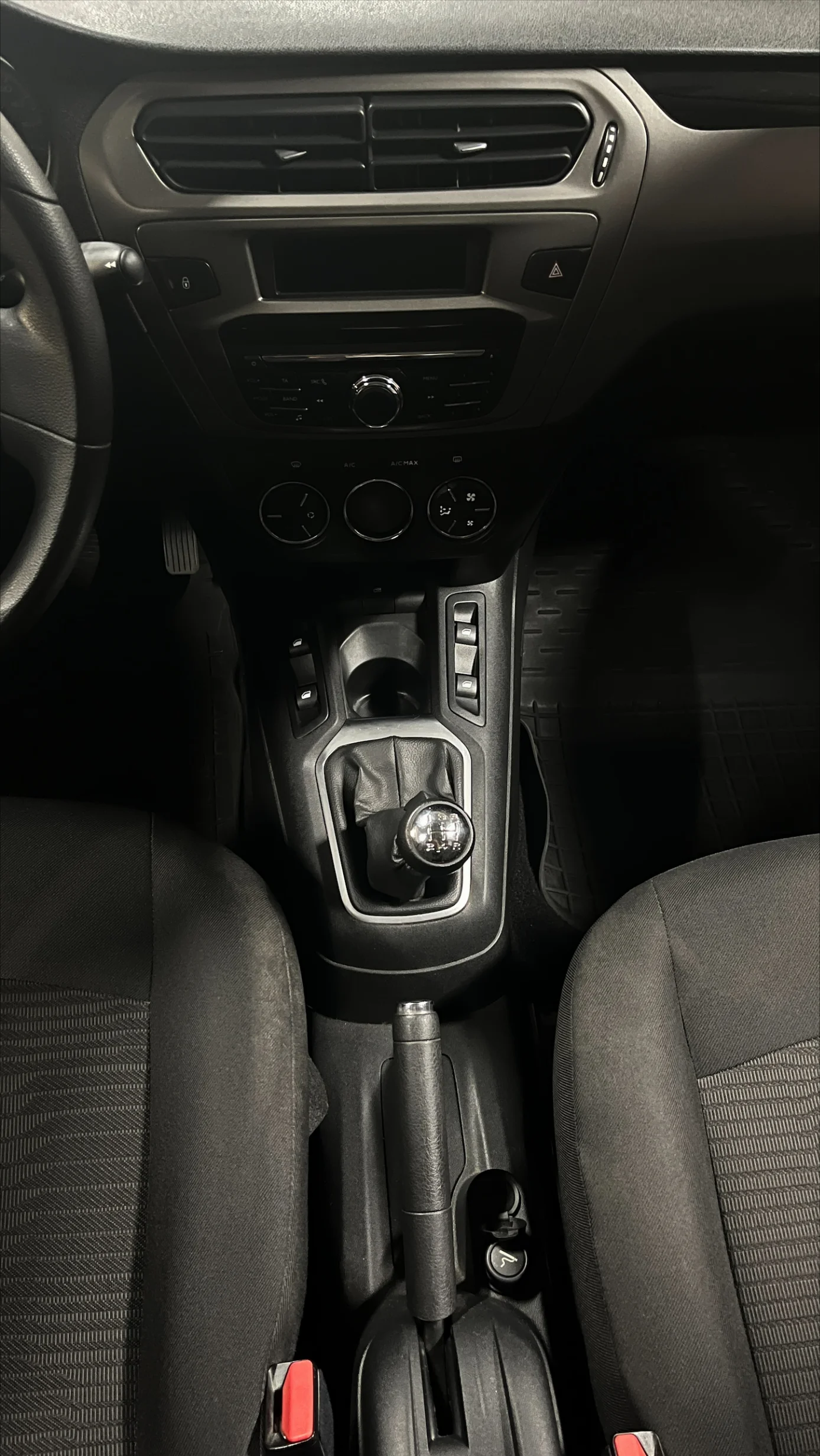 Peugeot 301 photo