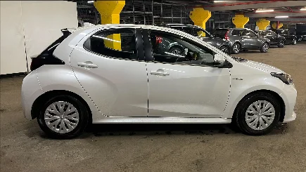 Toyota Yaris photo-12